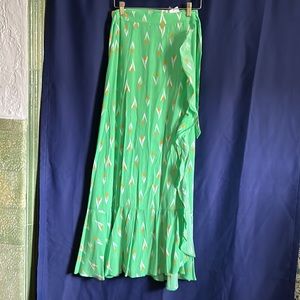 🎄Urban outfitters Woman green floral long wrap skirts size extra small and small